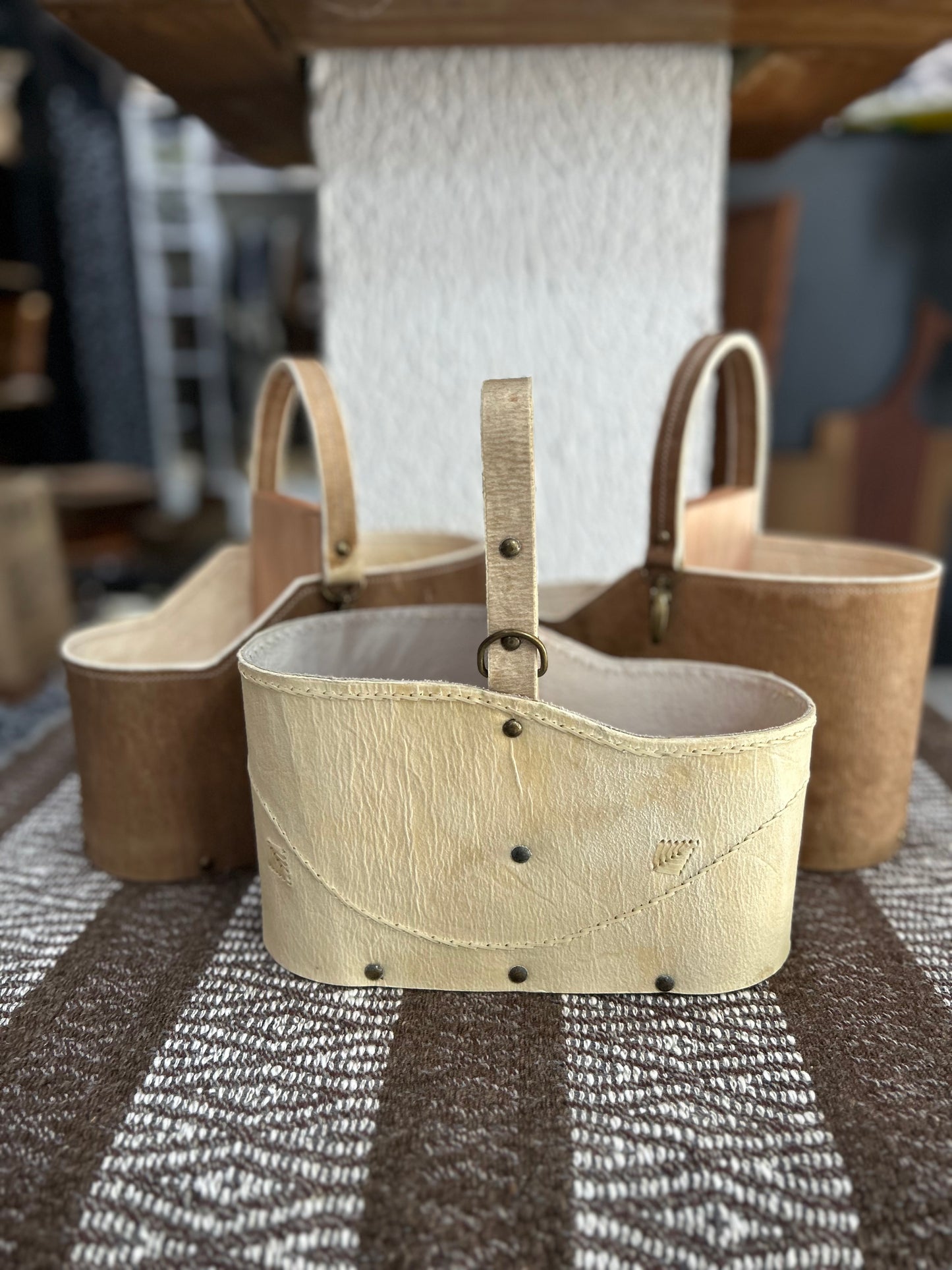 Matera Cuero Crudo Bordada en Tiento