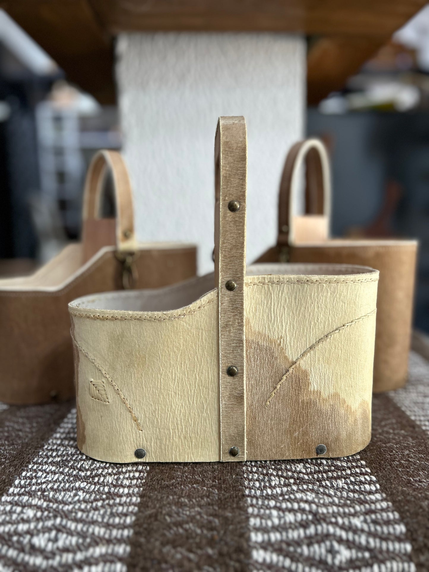 Cuia de couro manchado