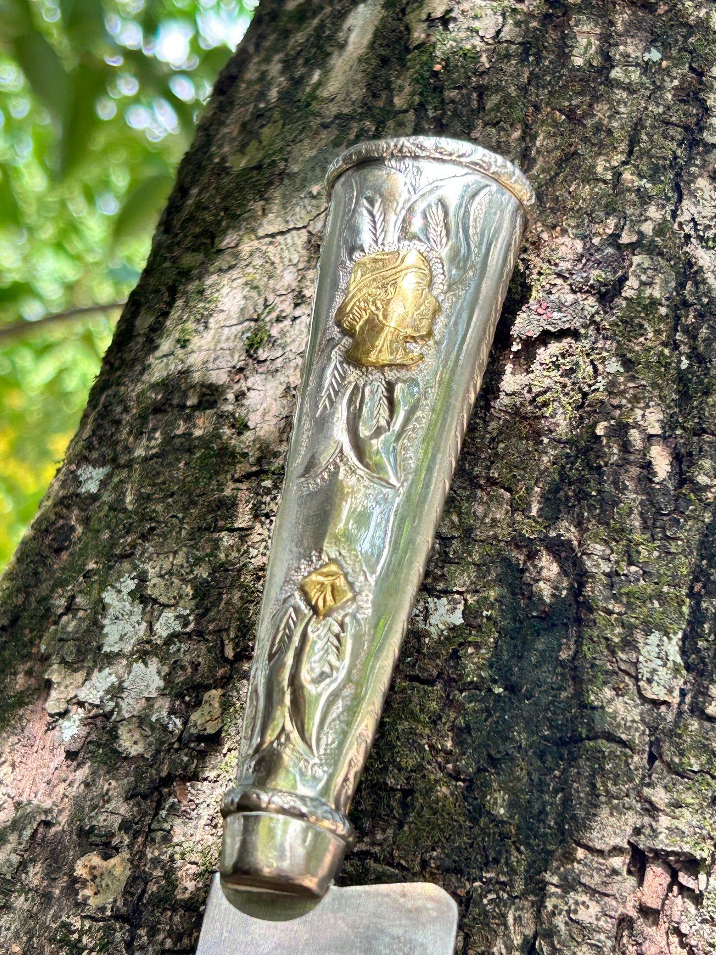 Faca de flores de alpaca e bronze