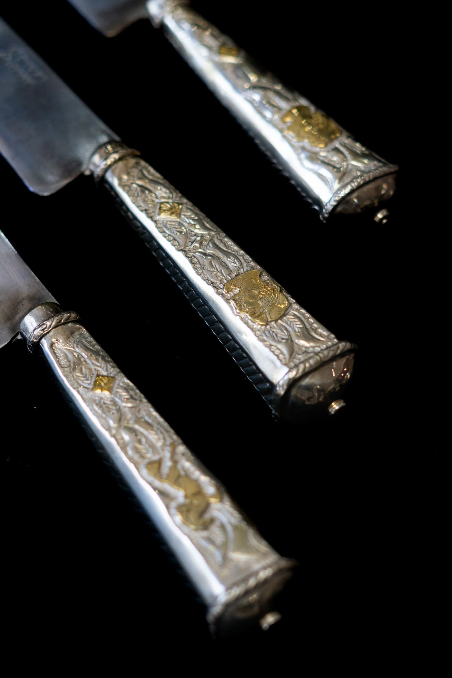 Faca de flores de alpaca e bronze