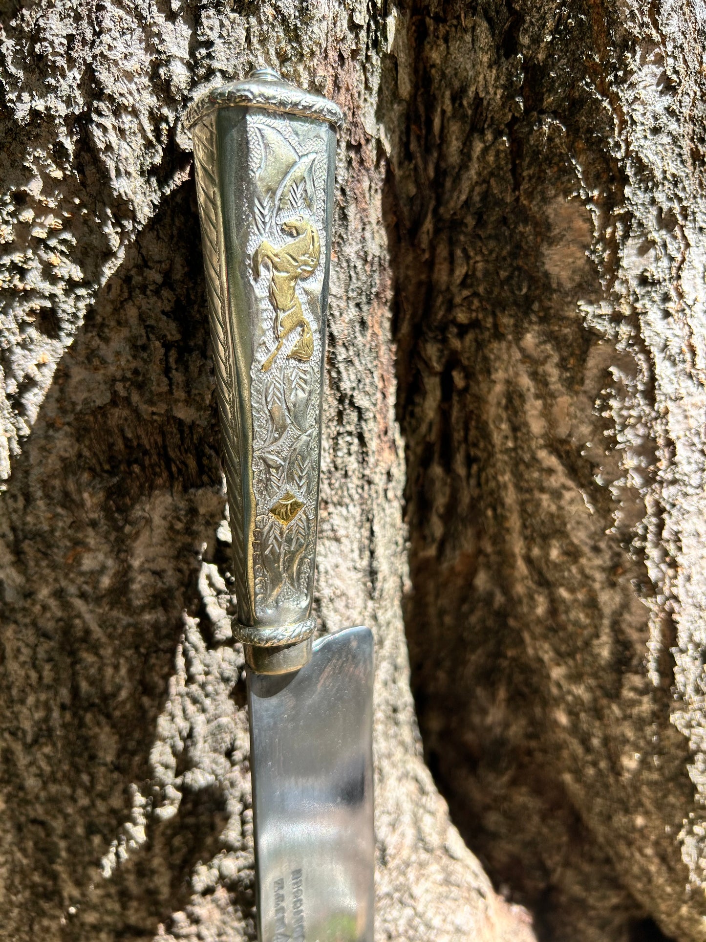 Faca de flores de alpaca e bronze