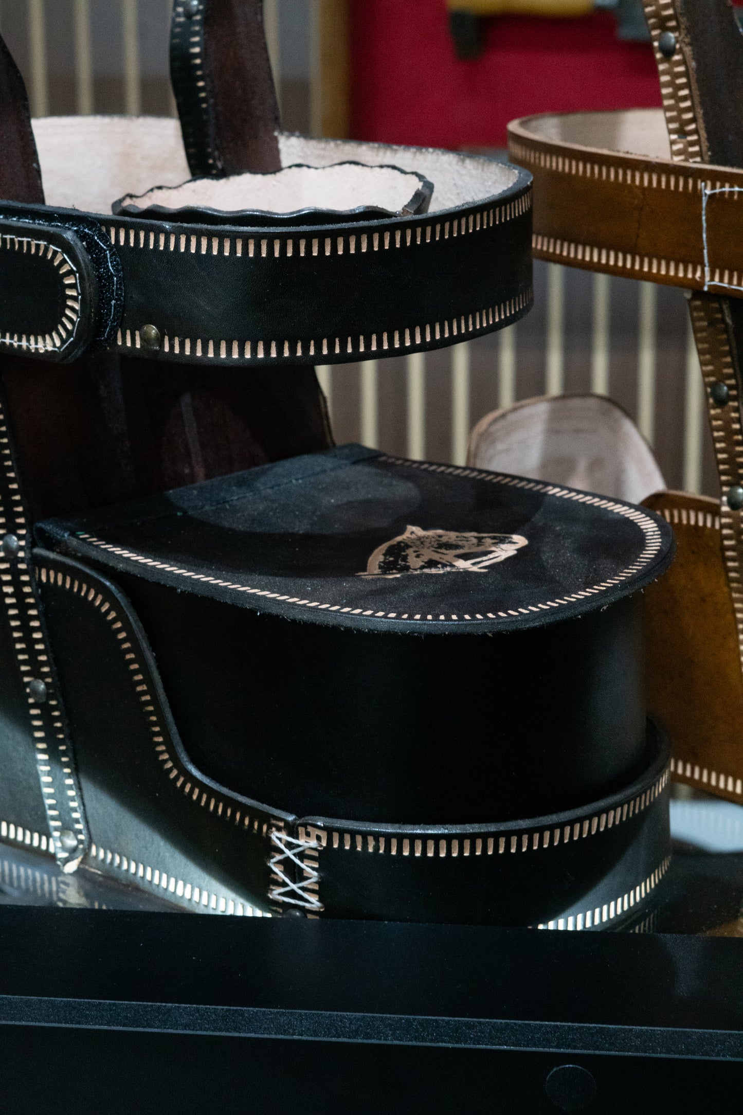 Porta chimarrão couro para termica de 2litros