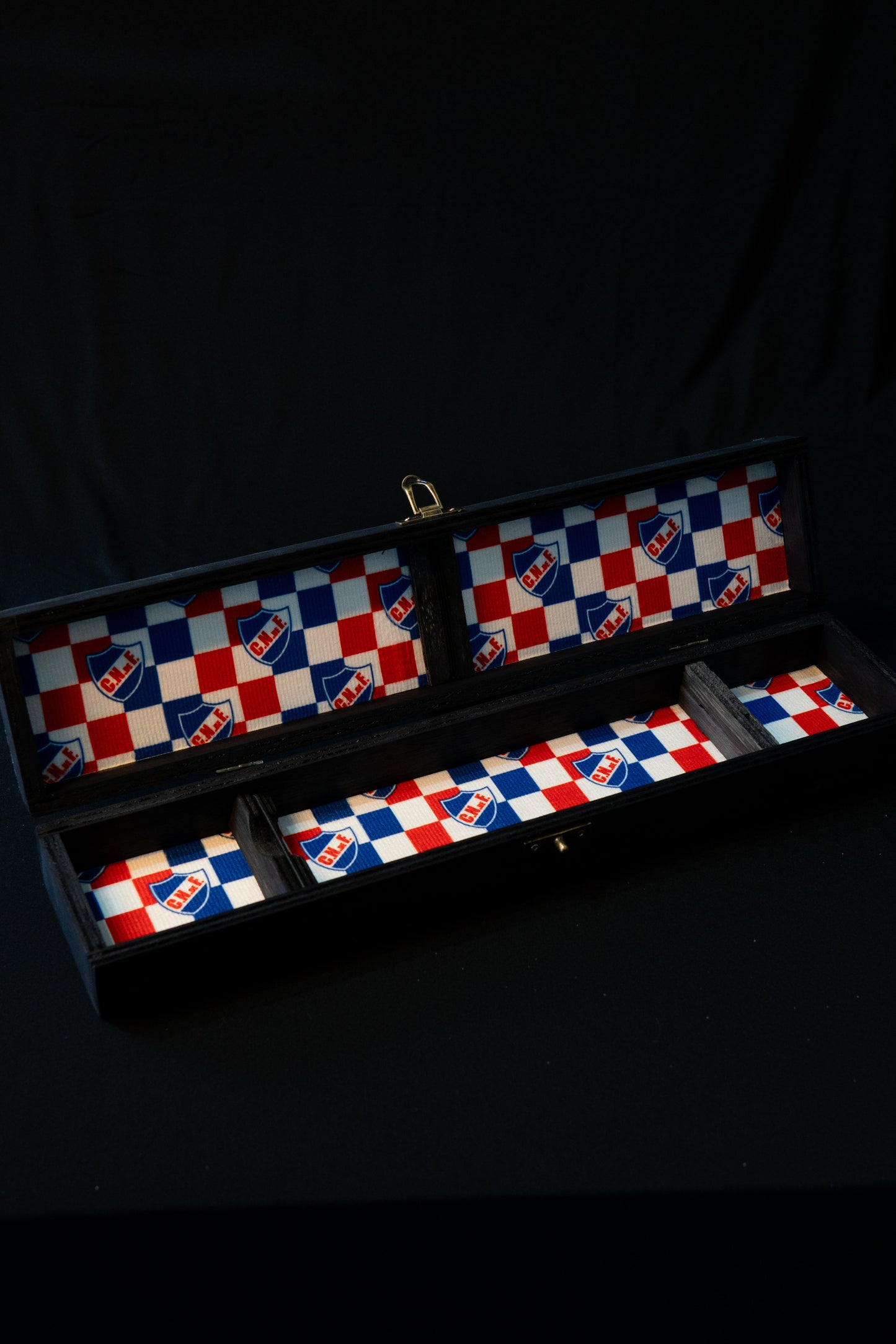 Cuchillo Nacional y packing estampado.