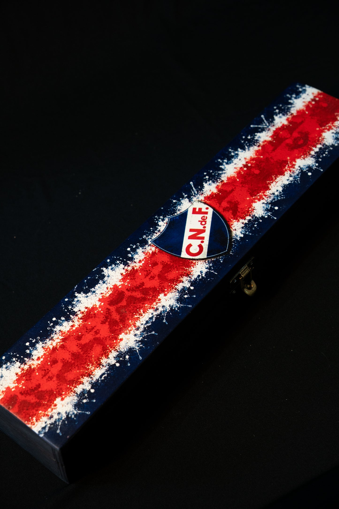 Cuchillo Nacional y packing estampado.