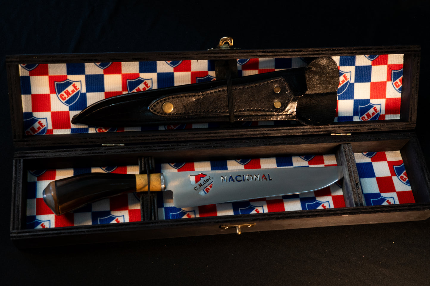Cuchillo Nacional y packing estampado.