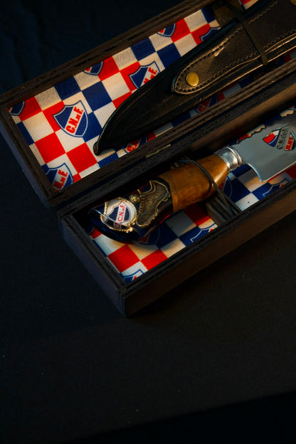 Cuchillo Nacional y packing estampado.