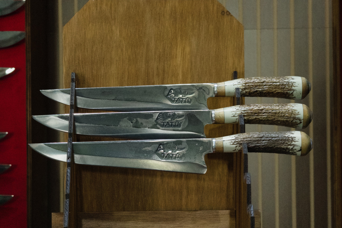 Veado com faca crioula