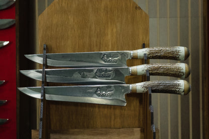 Veado com faca crioula