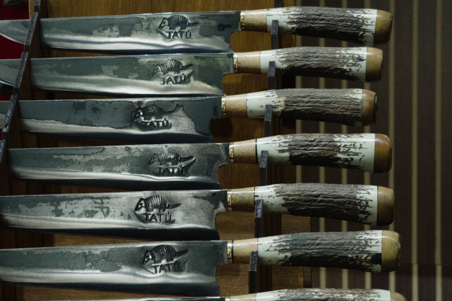 Veado com faca crioula