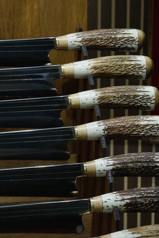 Veado com faca crioula