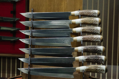 Veado com faca crioula