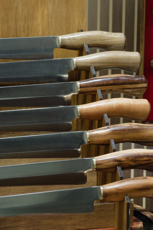 Veado com faca crioula