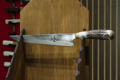 Veado com faca crioula